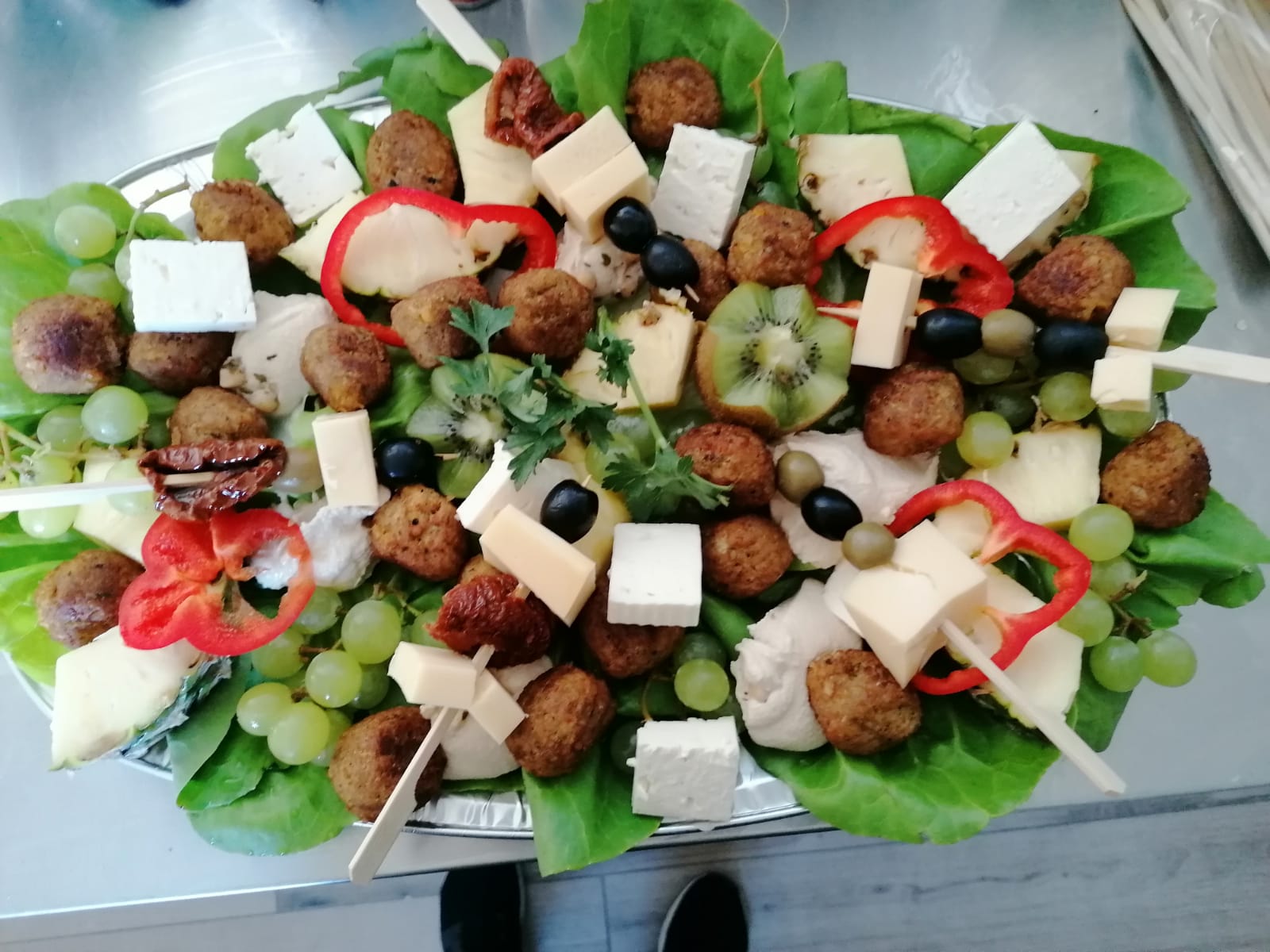 Liebevoll angerichtete herzhafte Platte im Café Pustekuchen